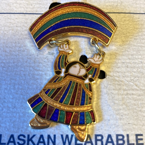 Barbara Lavallee’s Alaskan Designed Pin - Picture 2 of 3